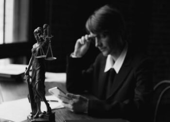 Define Defence Lawyer